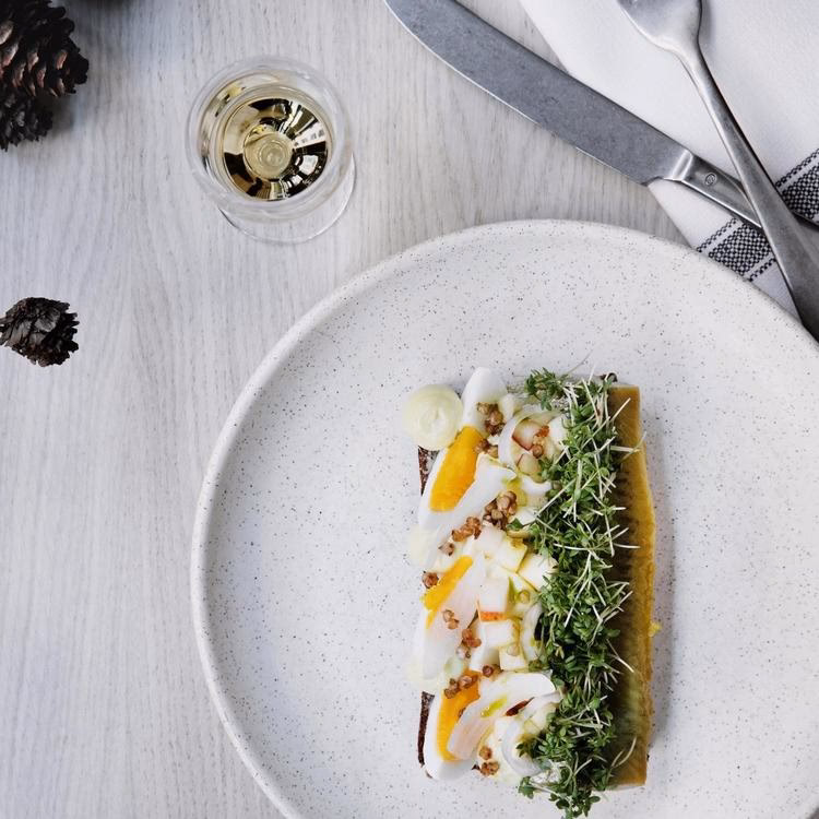 Hvor lang tid kan karrysild holde sig i køleskabet?