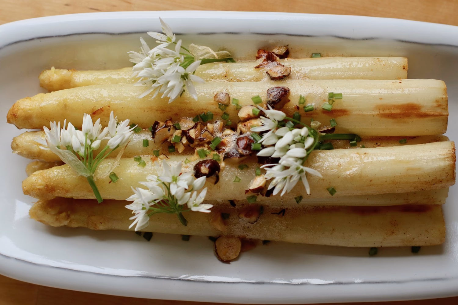 Kan man spise hvide asparges rå?