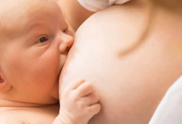 Hvor lang tid skal baby have mad hver 3. time?