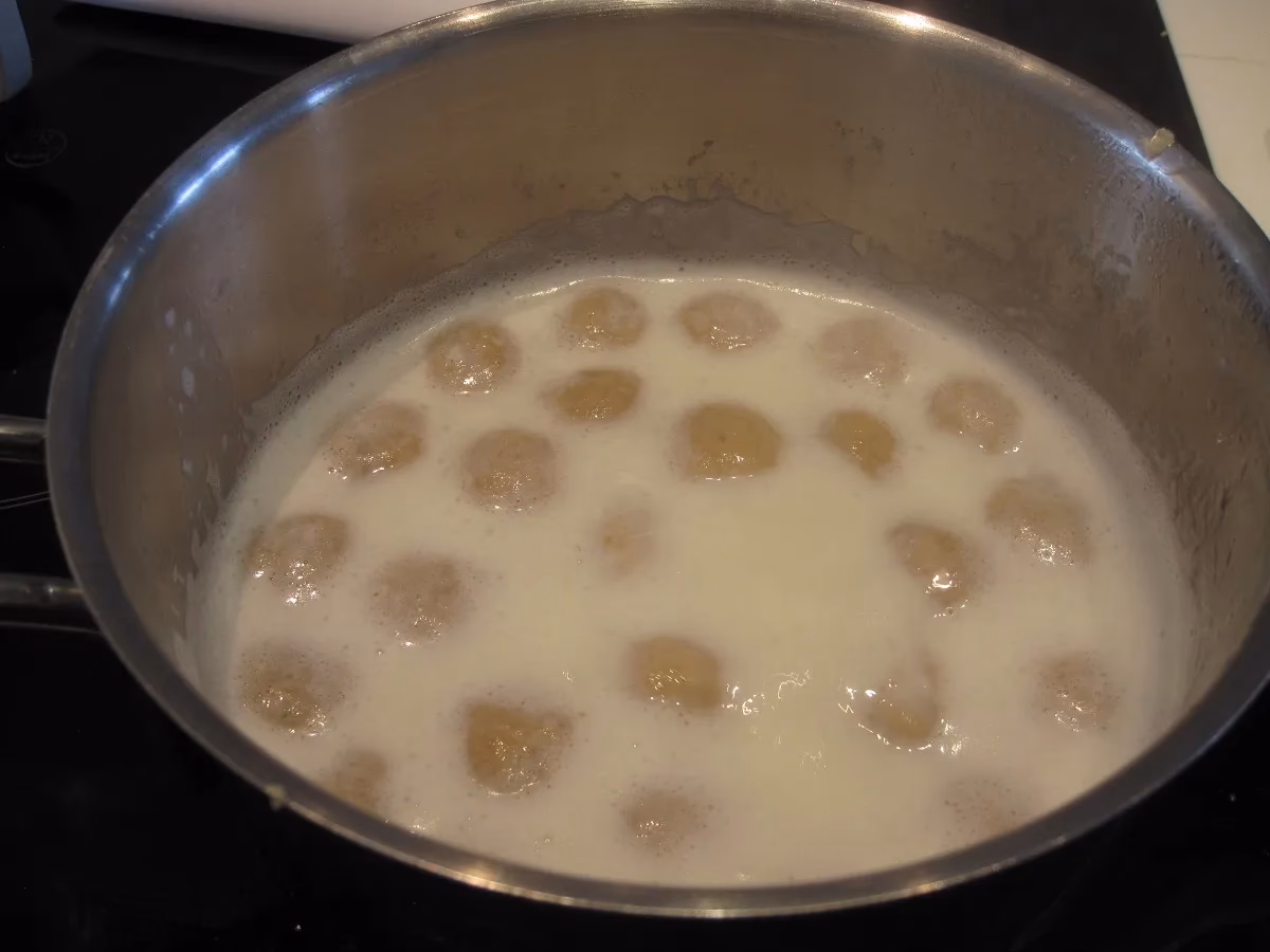 Hvad betyder det ikke at stikke op for bollemælk?