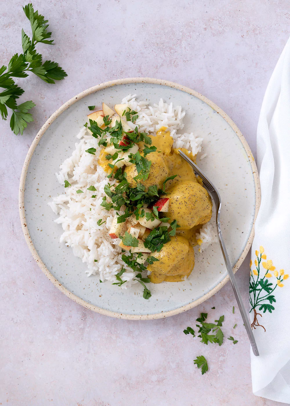 Hvad er bollerne i boller i karry lavet af?