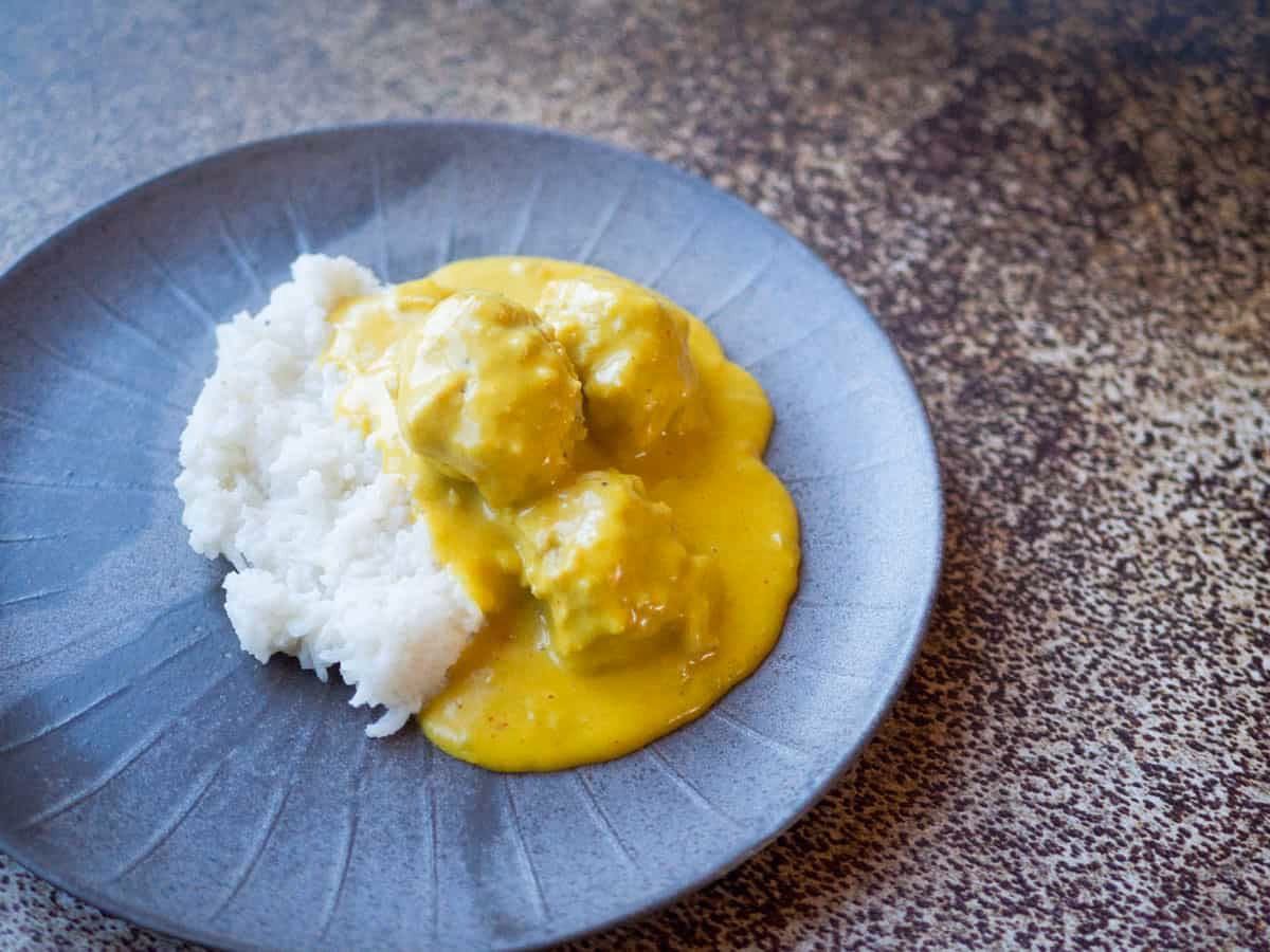 Hvilket kød bruger man til boller i karry?