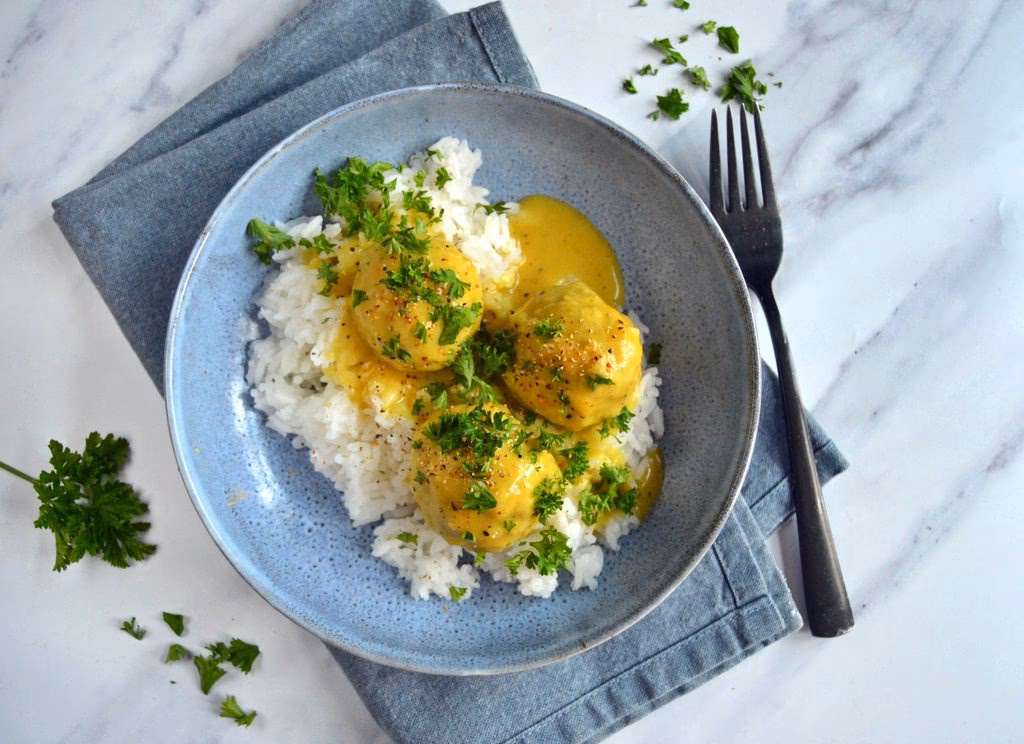 Hvad er bollerne i boller i karry lavet af?