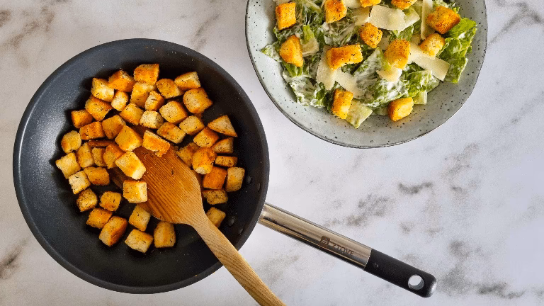 Hvor længe kan hjemmelavede brødcroutoner holde sig?