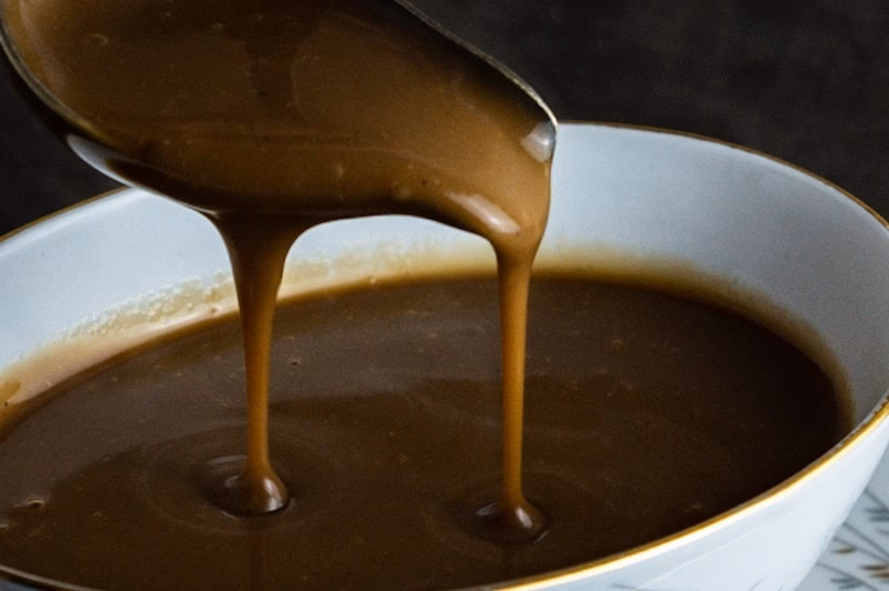 Hvordan laver man brun sovs?