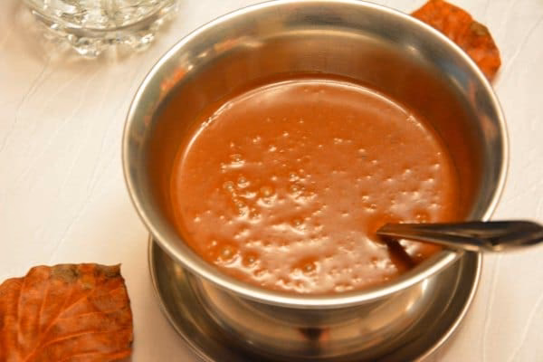 Er der mælk i brun sovs?