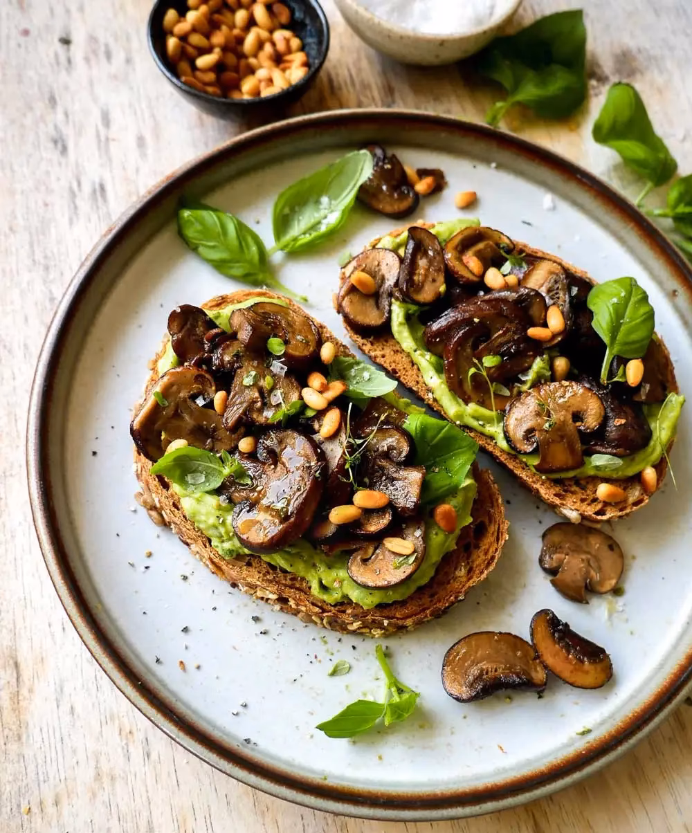 Hvordan renser man brune champignon?