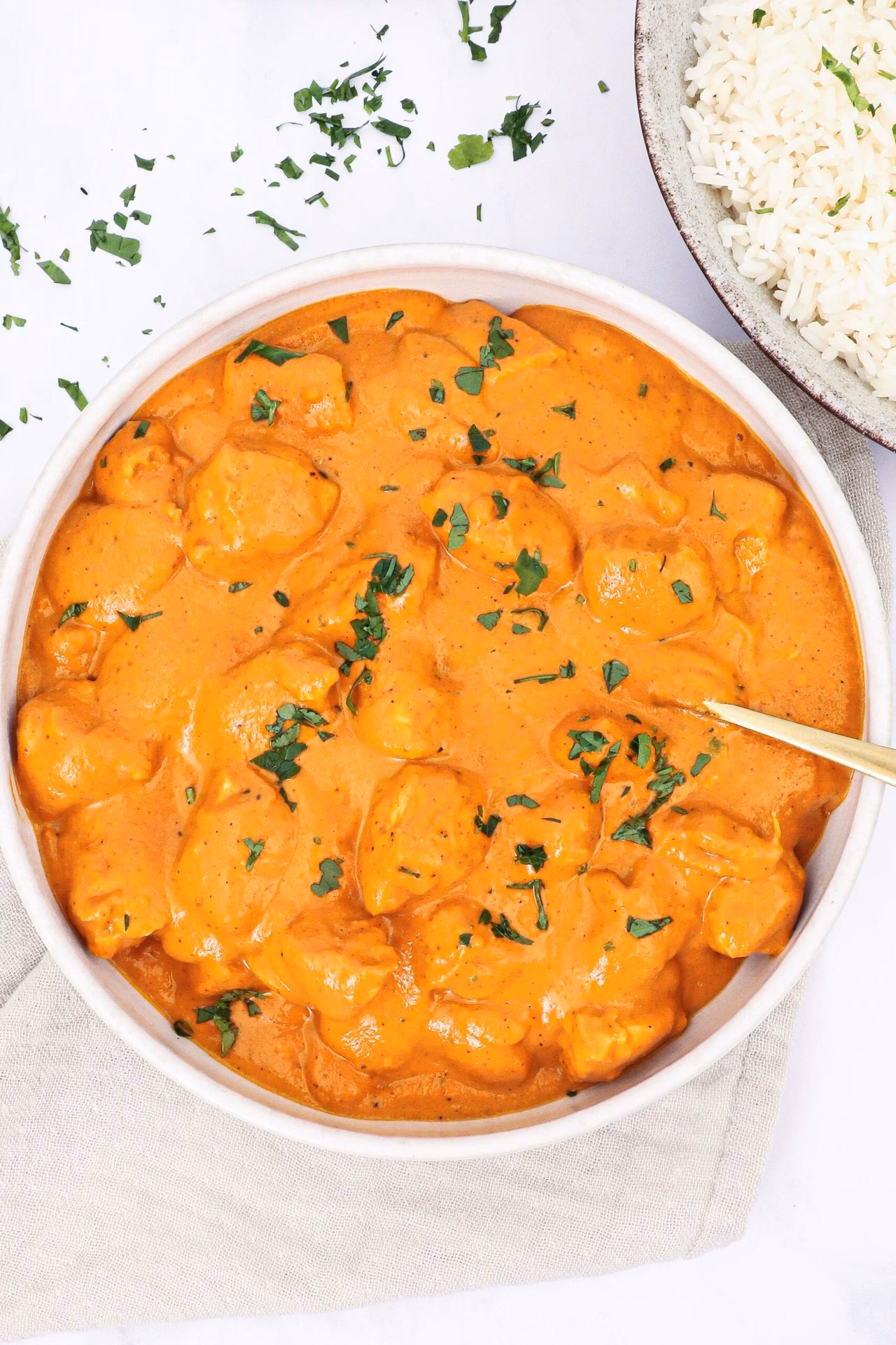 Hvor lang tid tager det at lave butter chicken?