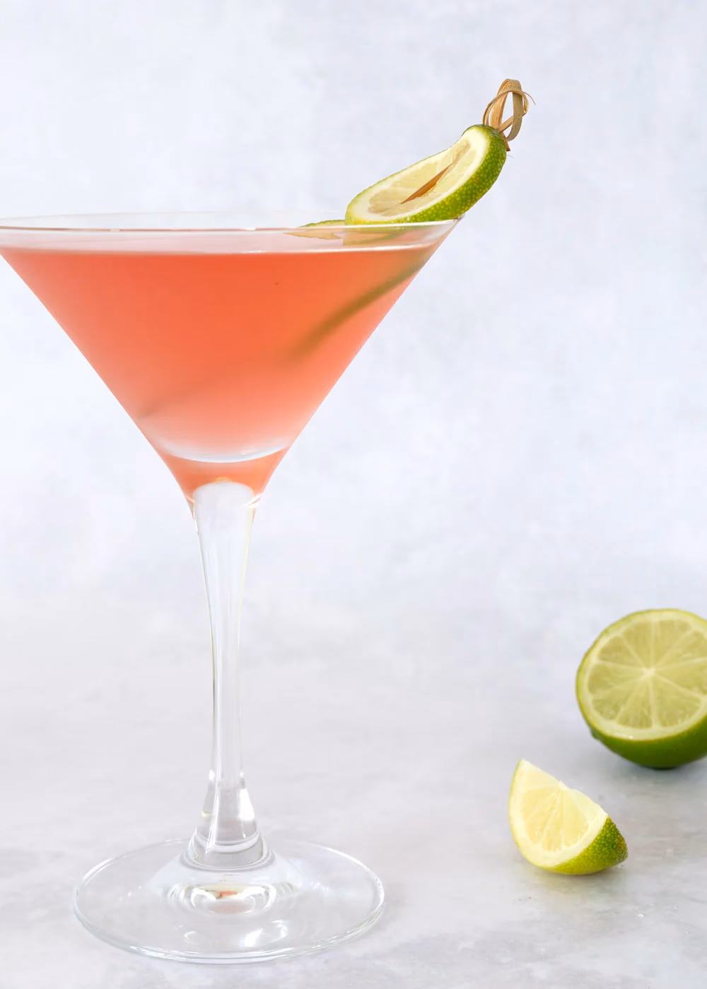 Hvad består drinken Cosmopolitan af?
