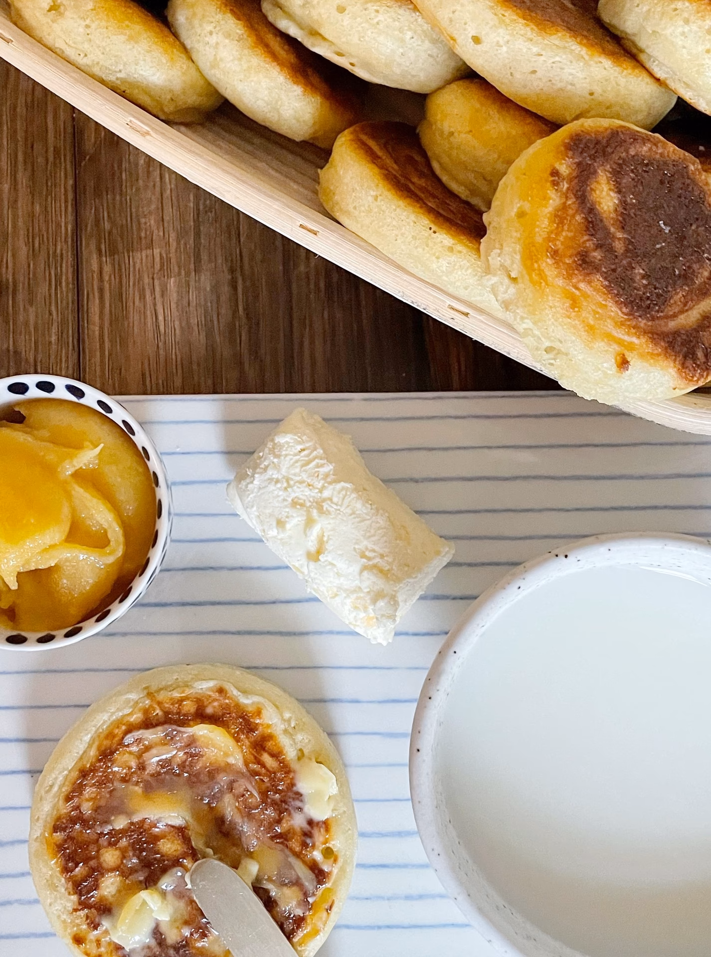 Hvad er en crumpet på dansk?