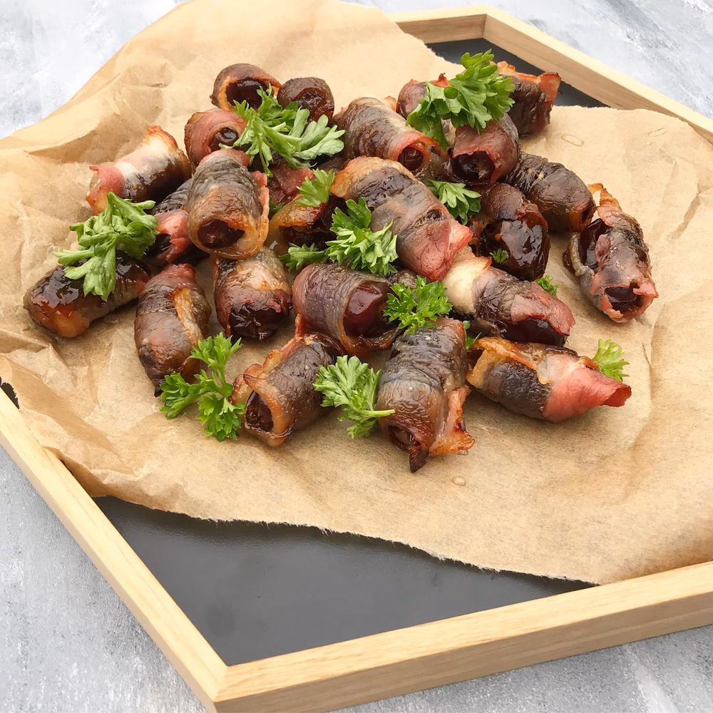 Kan man opvarme dadler med bacon?