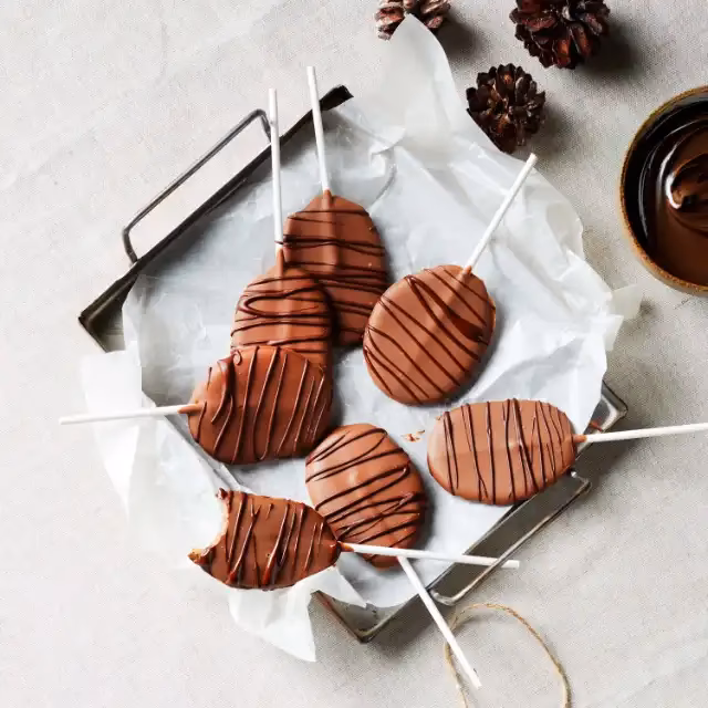 Hvad er slikkepinde lavet af?