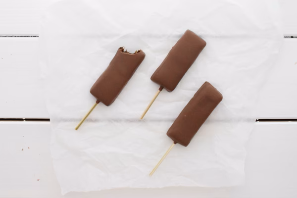 Er der nødder i Dumle slikkepinde?