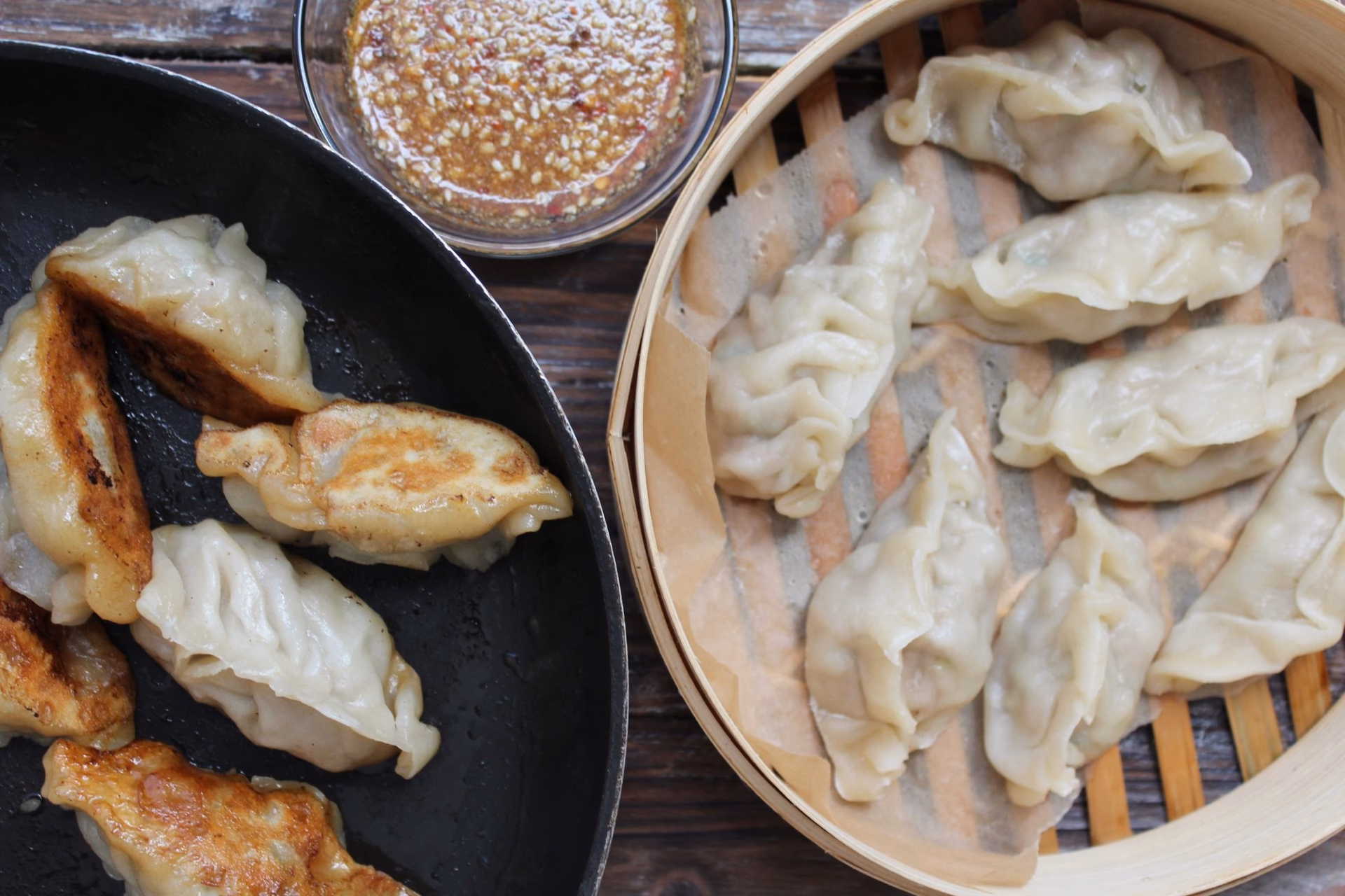 Hvad er forskellen på en gyoza og en dumpling?