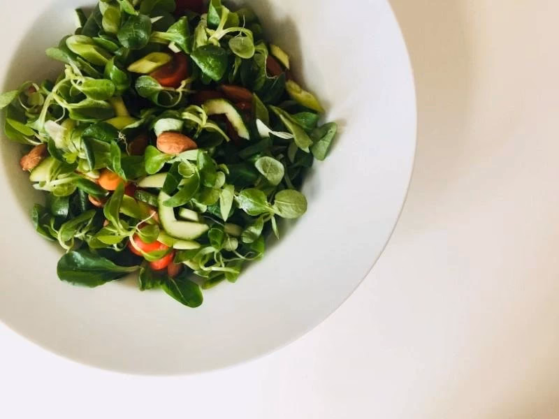 Kan man bruge feldsalat i stedet for spinat?