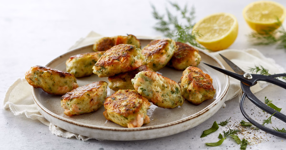 Hvor længe skal frosne fiskefrikadeller have i ovnen?