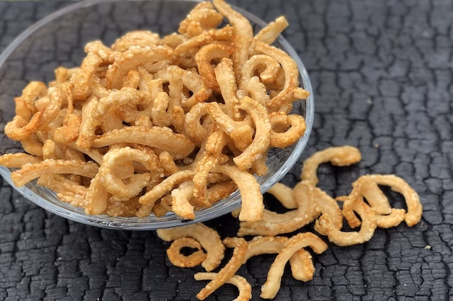 Hvad består flæskesvær af?