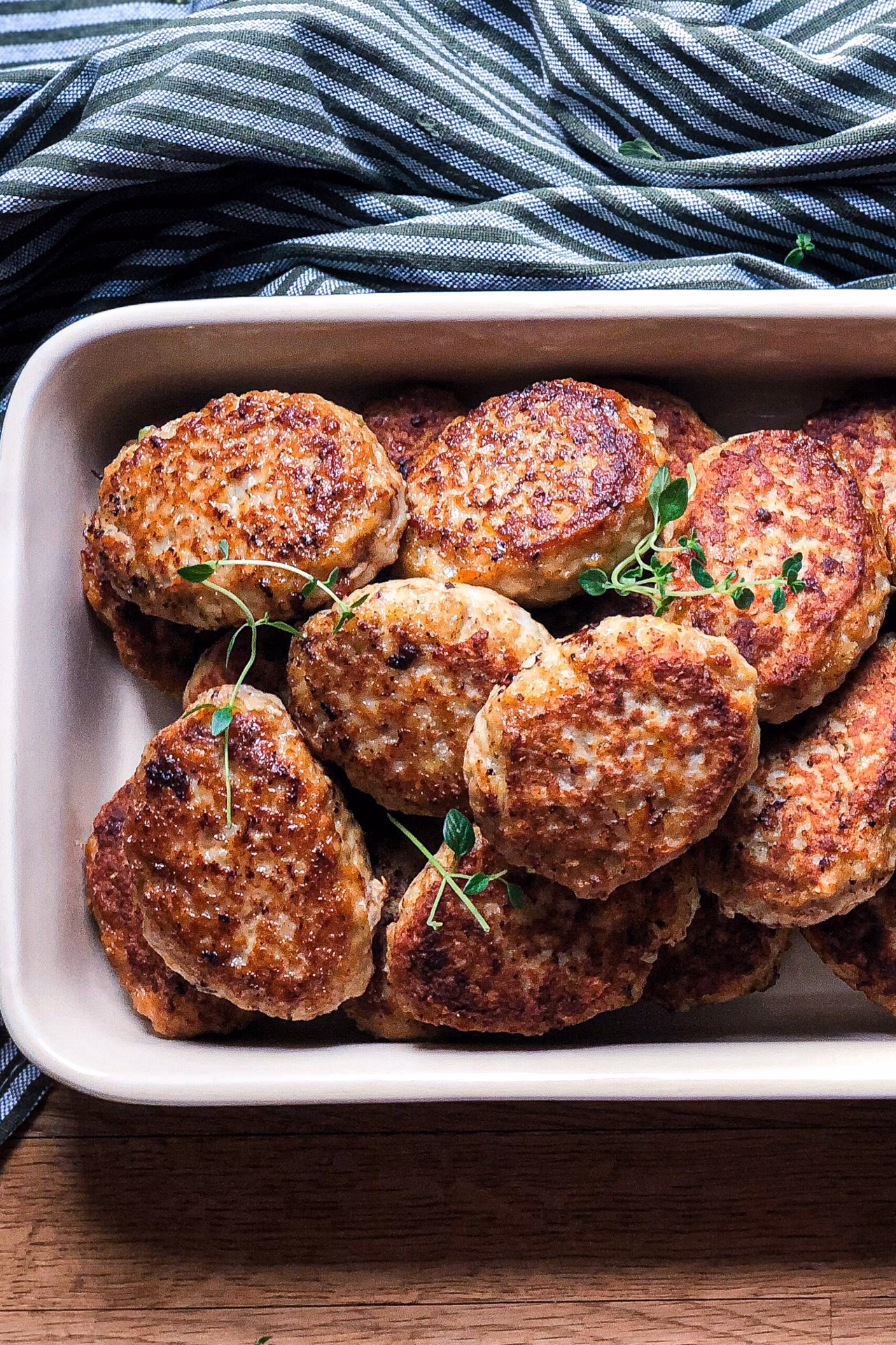 Hvor mange æg skal man bruge til frikadeller?