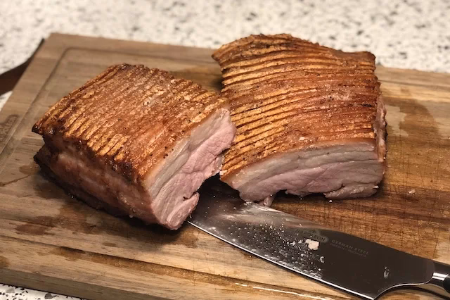 Hvordan griller man en ribbensteg?