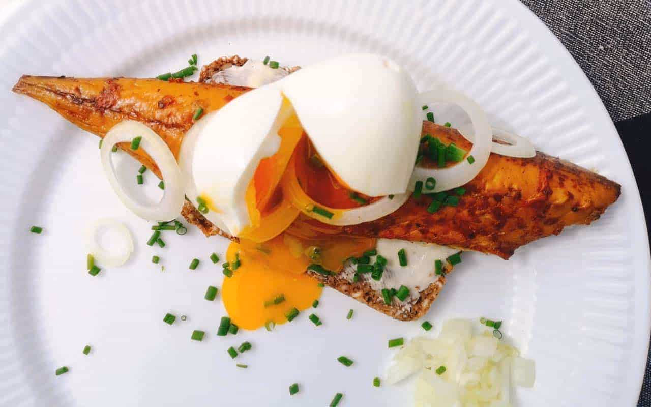 Hvad kommer man på røget makrel?