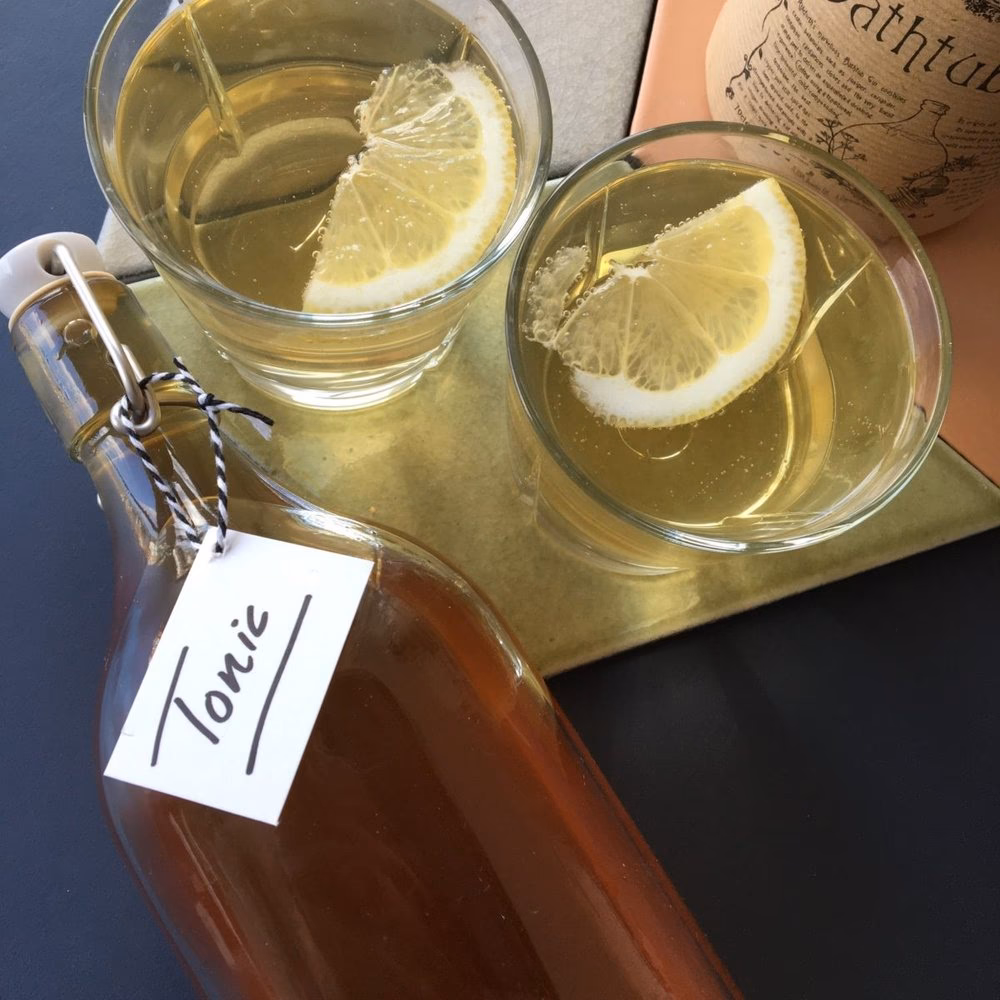 Hvor længe kan tonic holde sig?