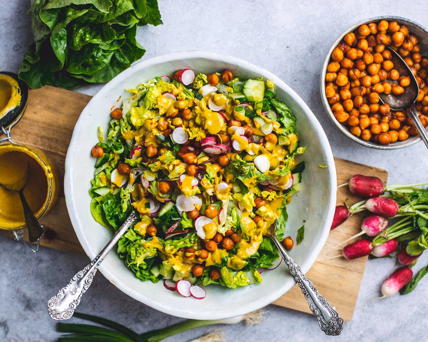 Hvad er forskellen på romaine og hjertesalat?
