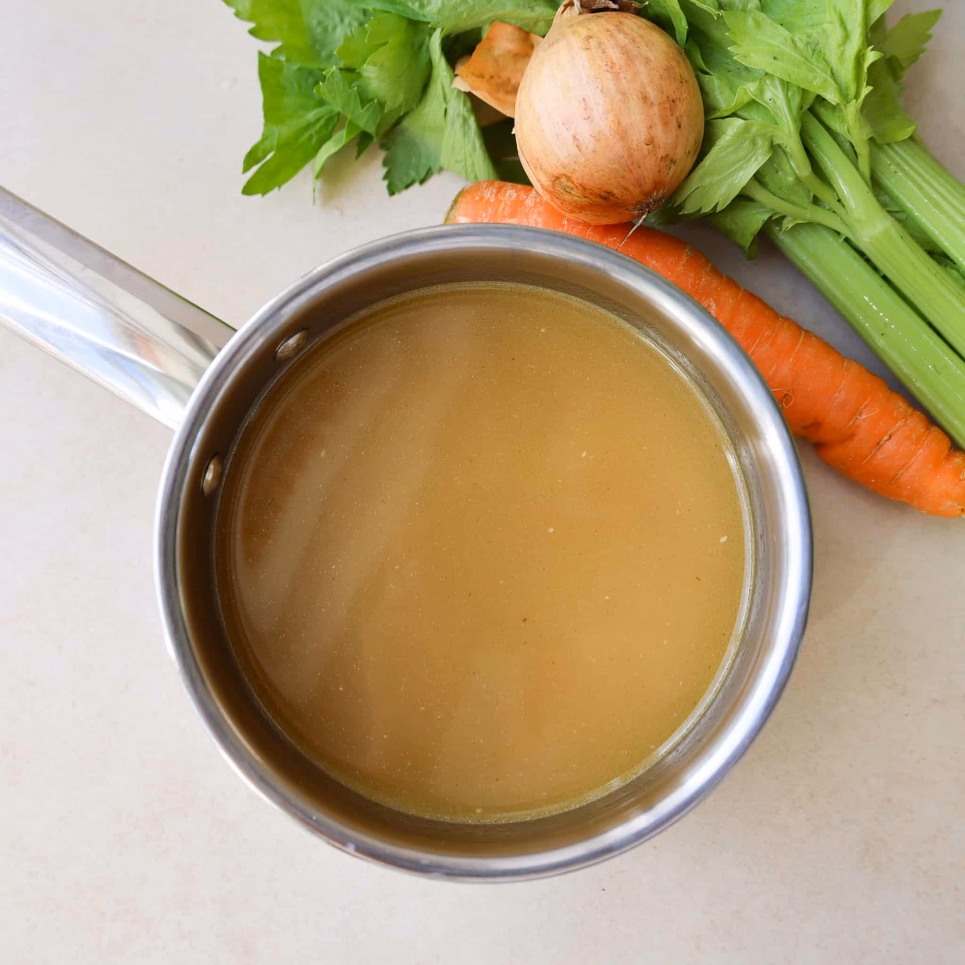 Hvad kan man lave med hønsebouillon?