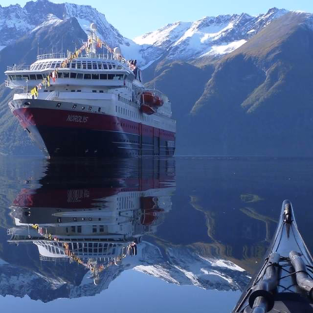 Hvor mange passagerer kan der være på Hurtigruten?