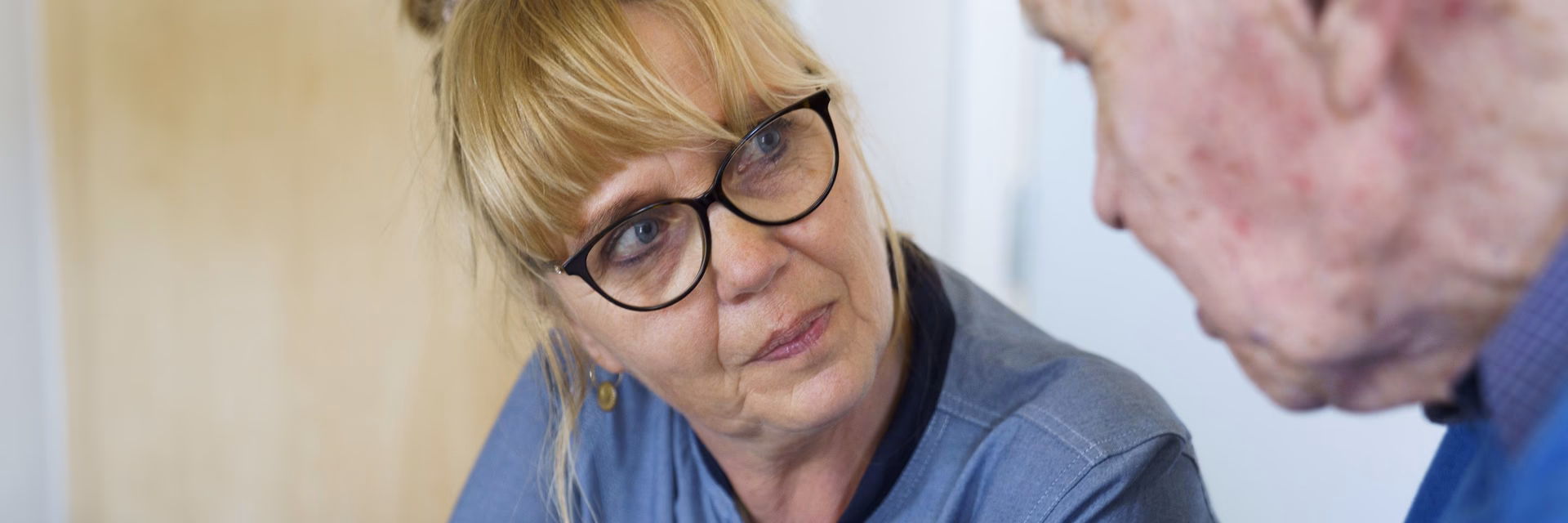 Hvad må en hjemmehjælper ikke lave?