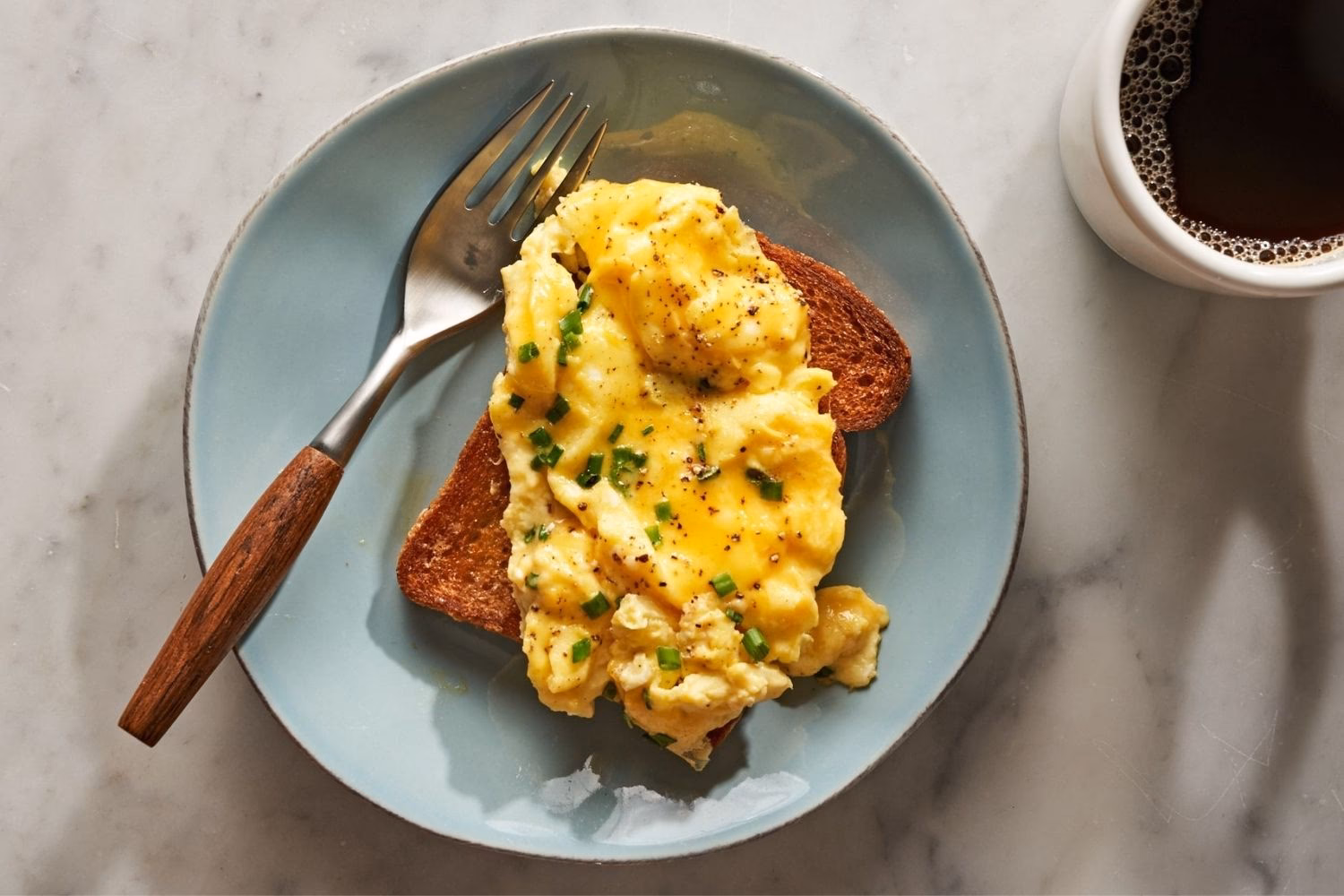 Hvad koster en æggekage på Hvidsten Kro?