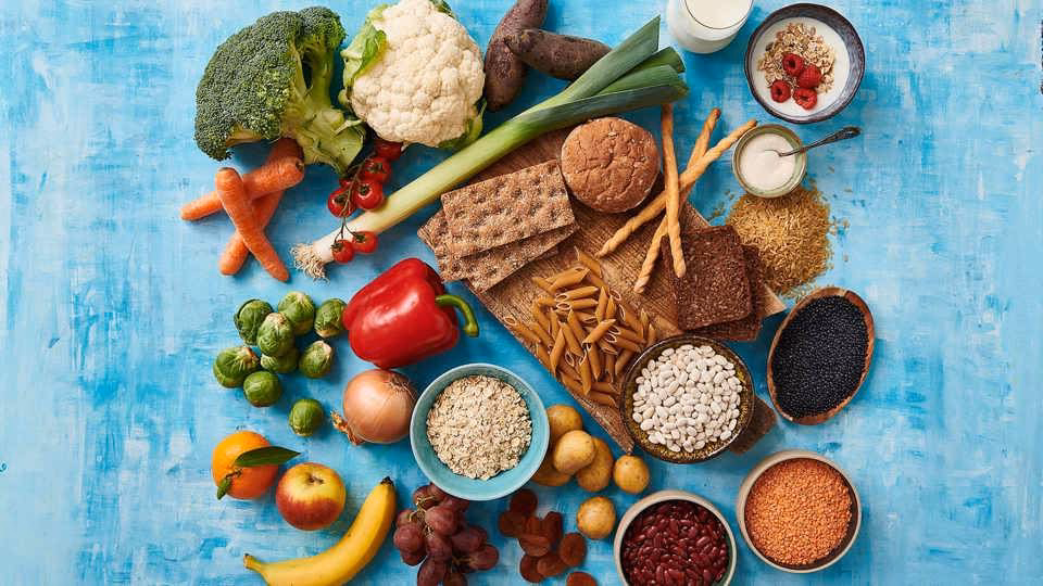 Hvor mange kulhydrater er der i 100 g havregryn?