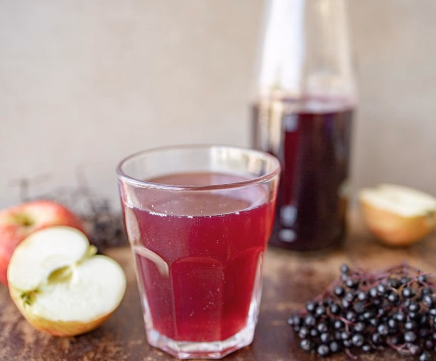 Hvor længe kan hjemmelavet hyldebærsaft holde sig?