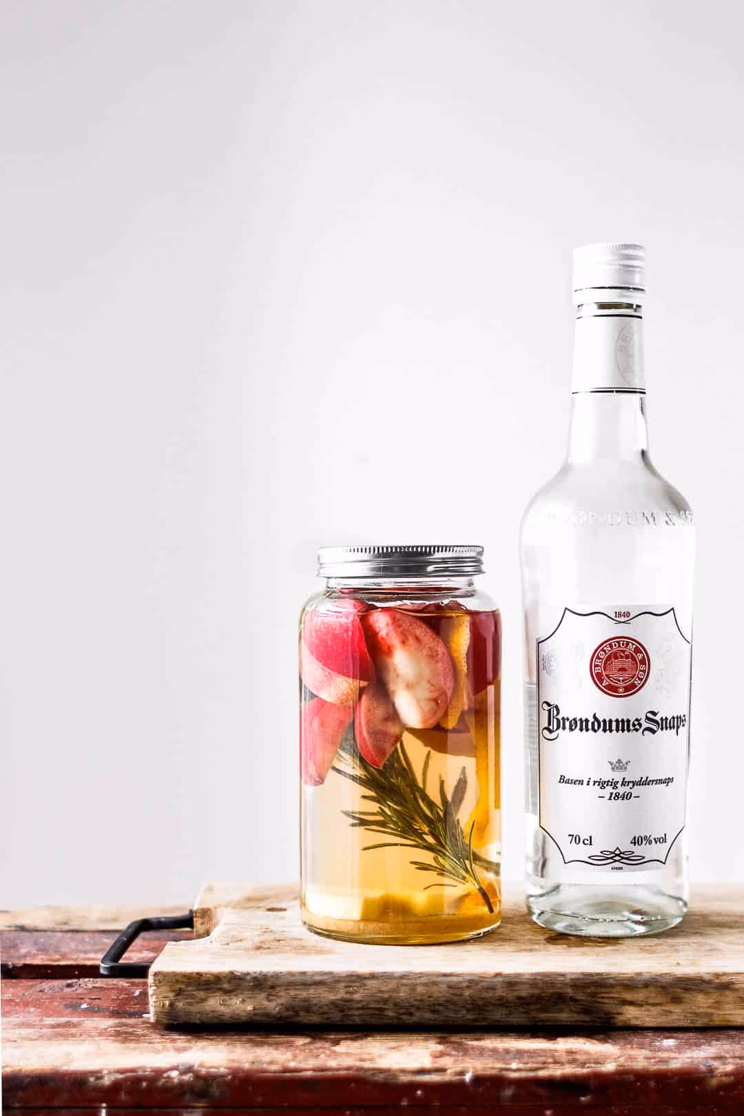 Hvordan laver man brombærsnaps?