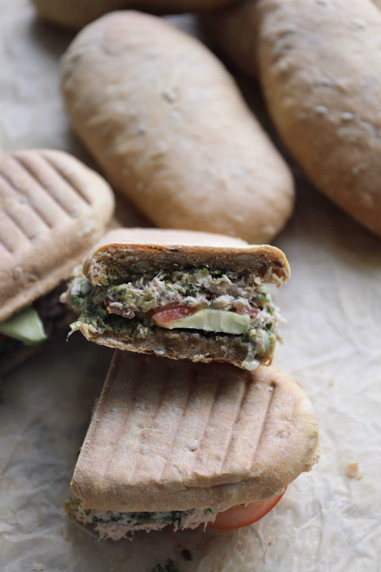 Hvor mange kalorier er der i en spicy tuna joe and the juice?