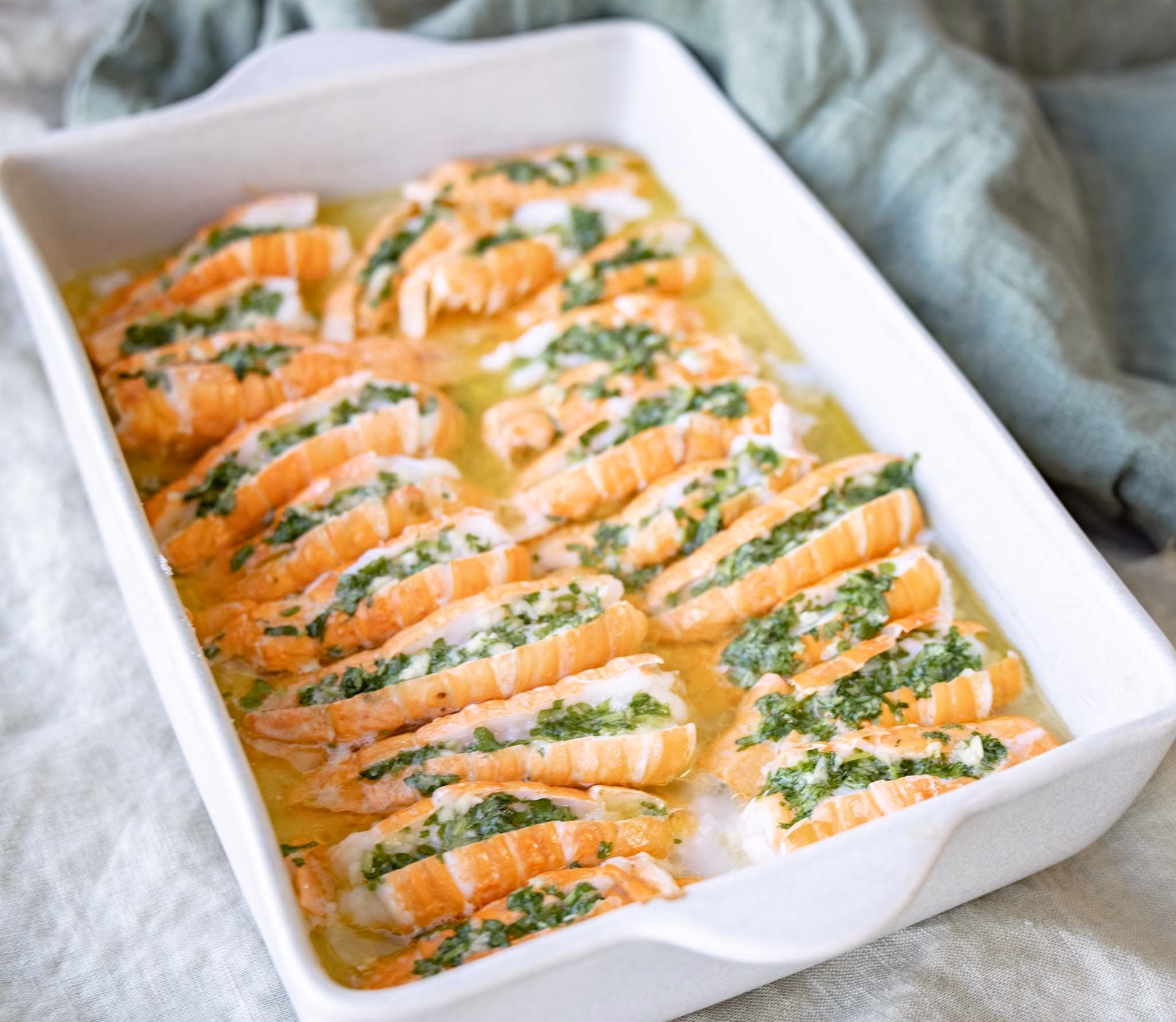 Hvor længe skal jomfruhummerhaler koges?