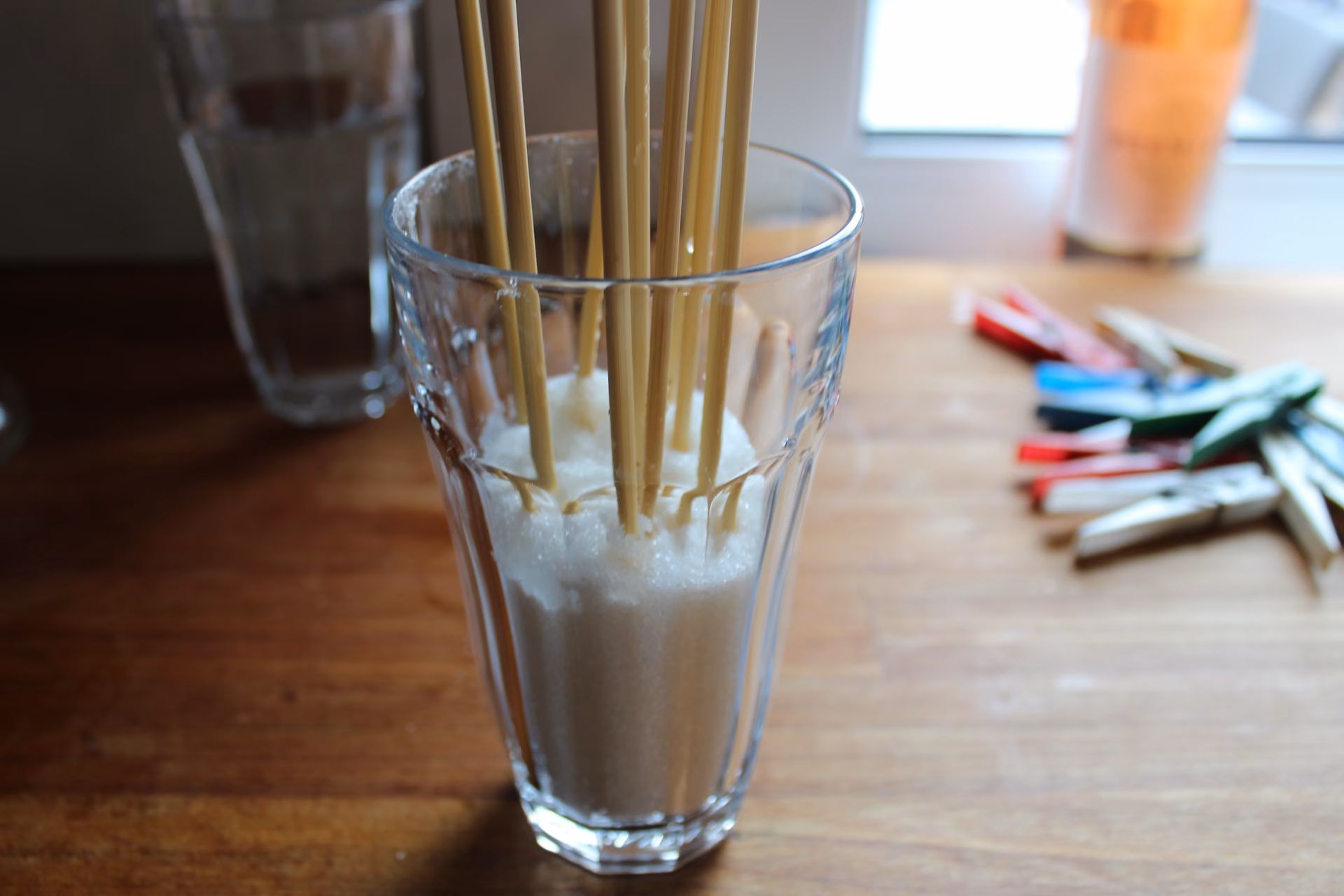 Hvad kan man bruge kandispinde til?