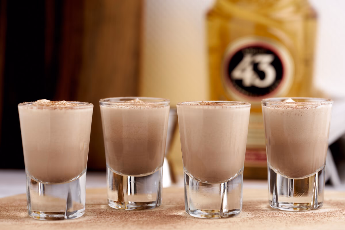 Hvad kan man blande i Licor 43?