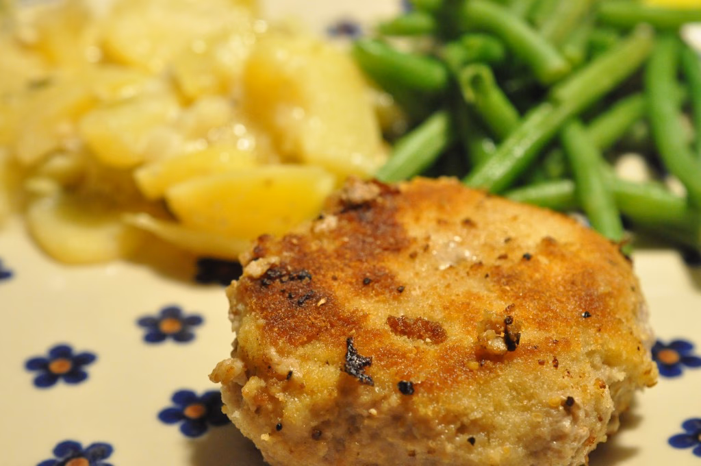 Hvad er forskellen på frikadeller og krebinetter?