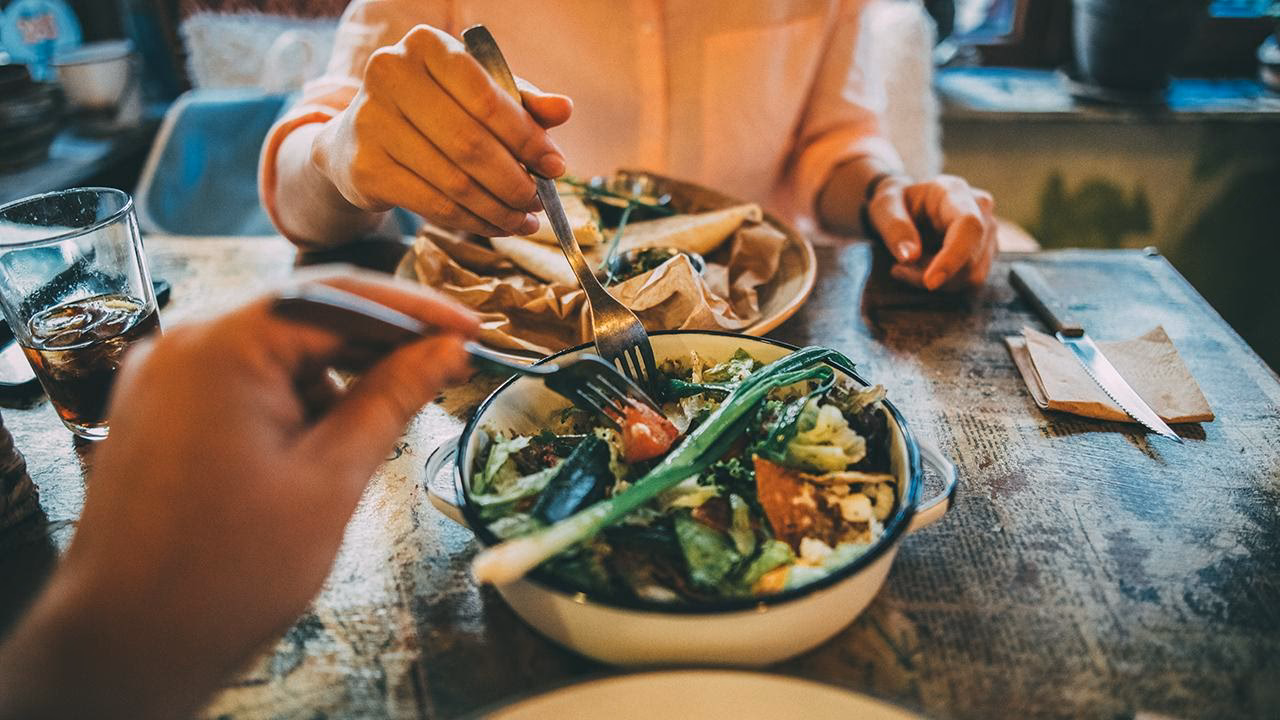 Hvad er kvalme og hovedpine tegn på?