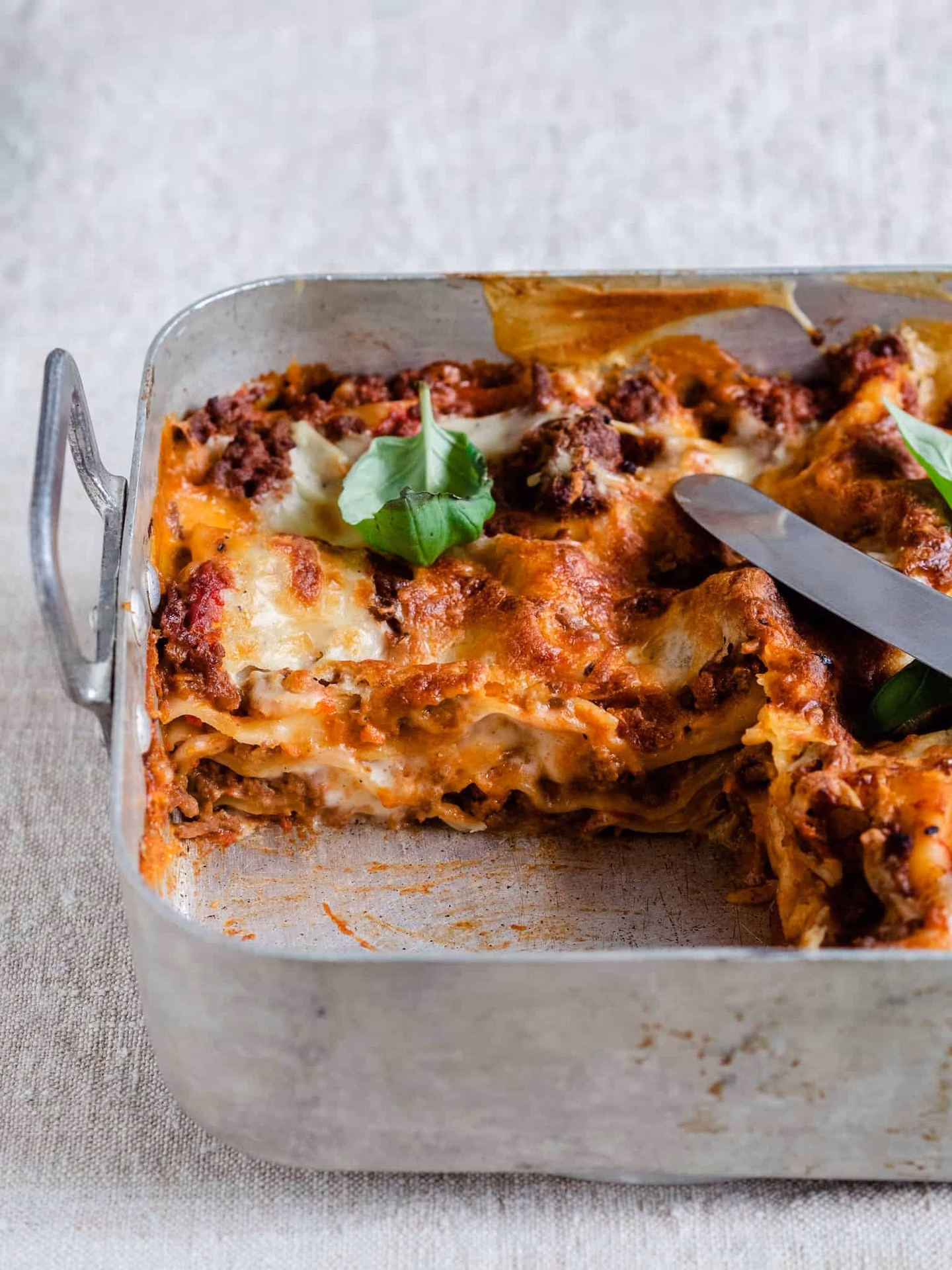 Hvornår skal bechamelsauce i lasagne?