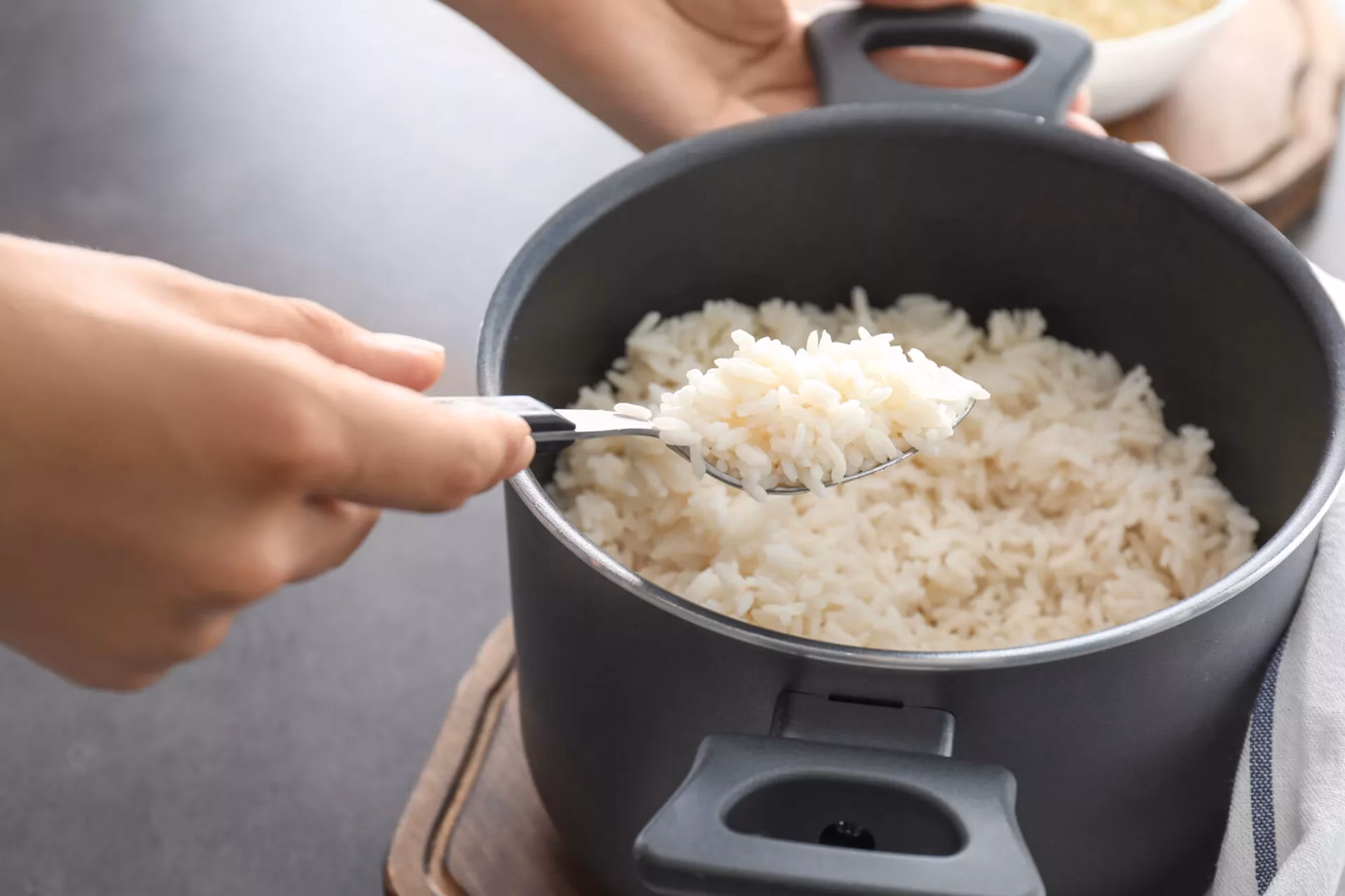 Hvorfor skal løse ris skylles?