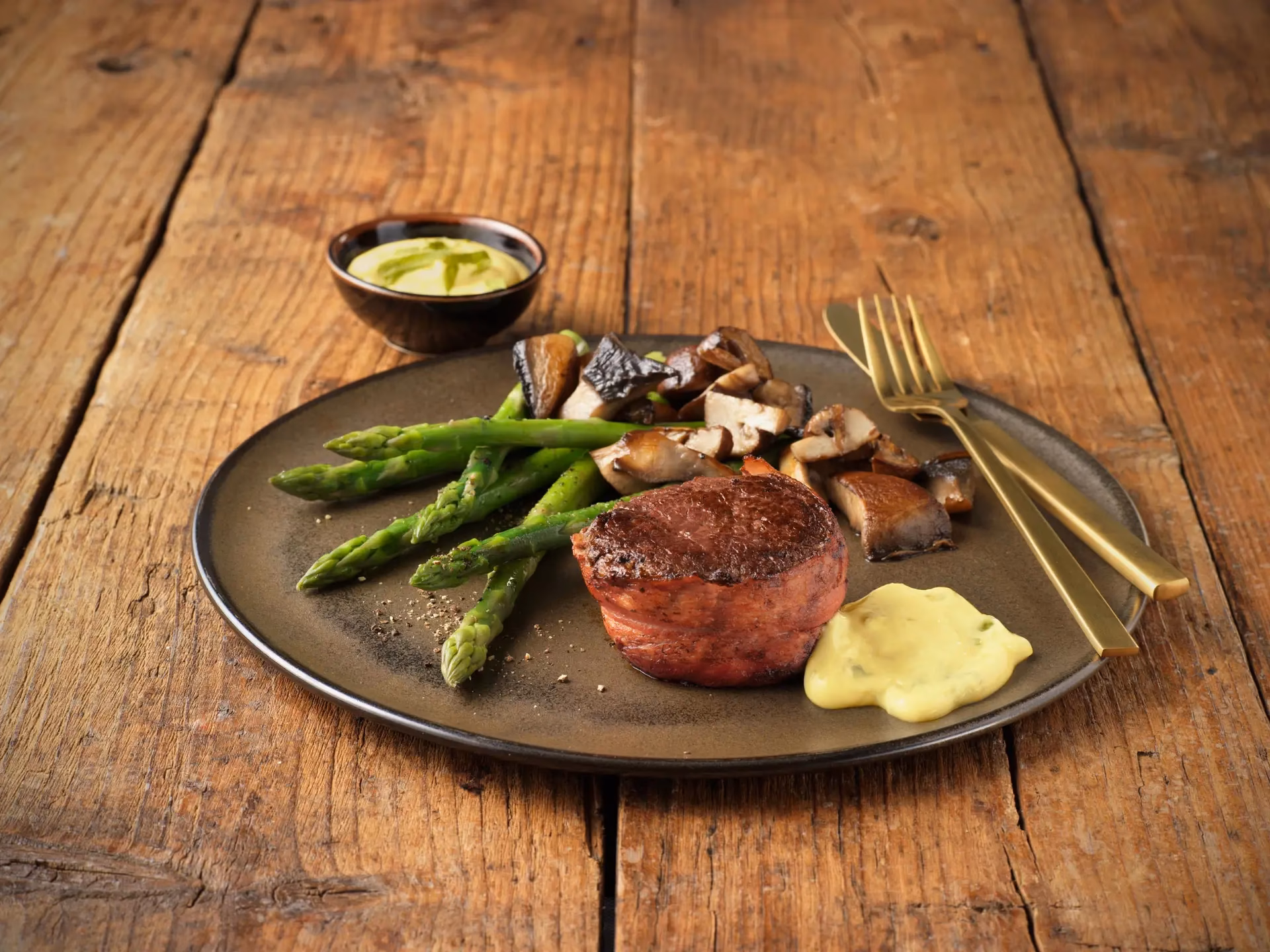 Hvordan skal en oksemørbrad skæres?