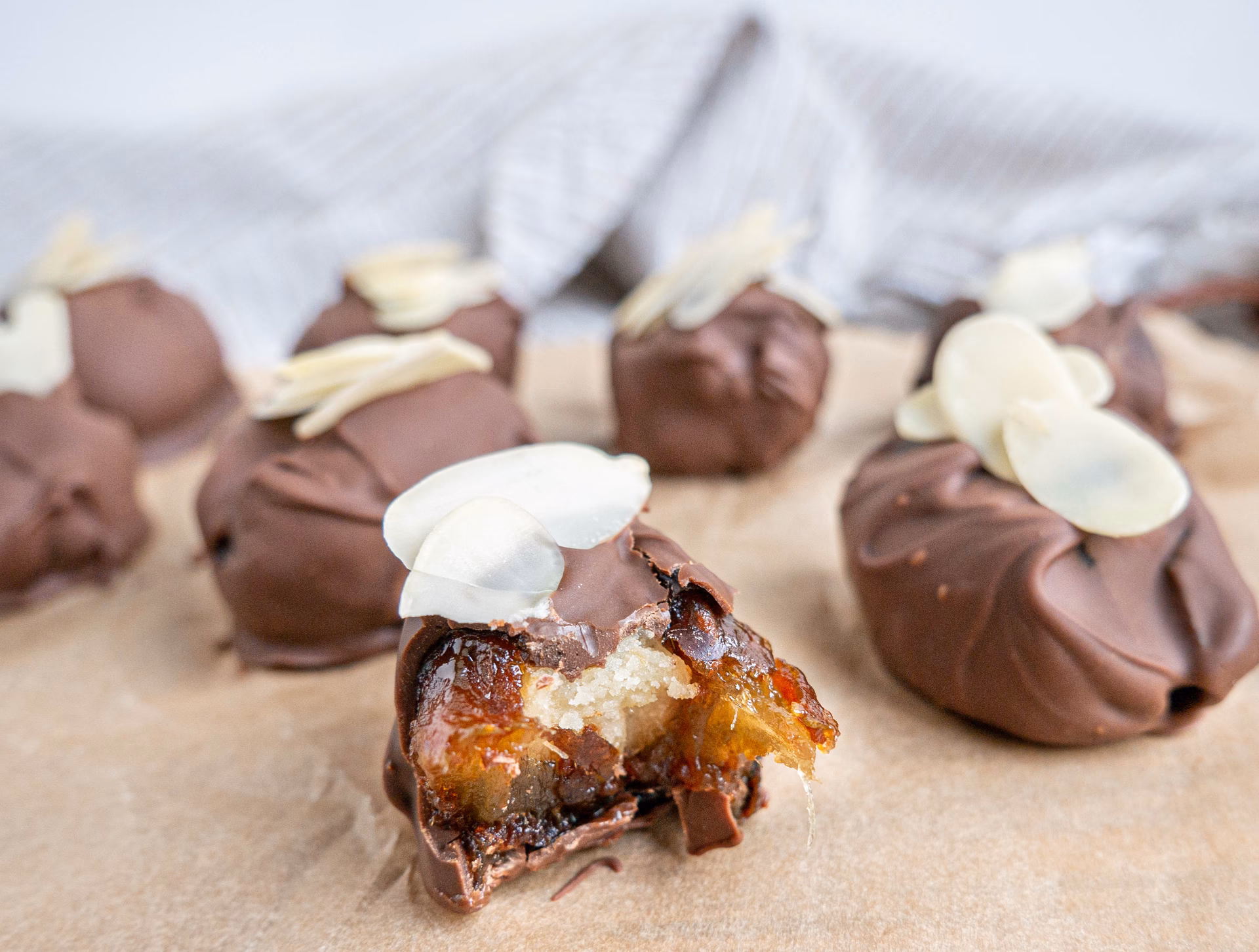 Hvad gør dadler ved maven?