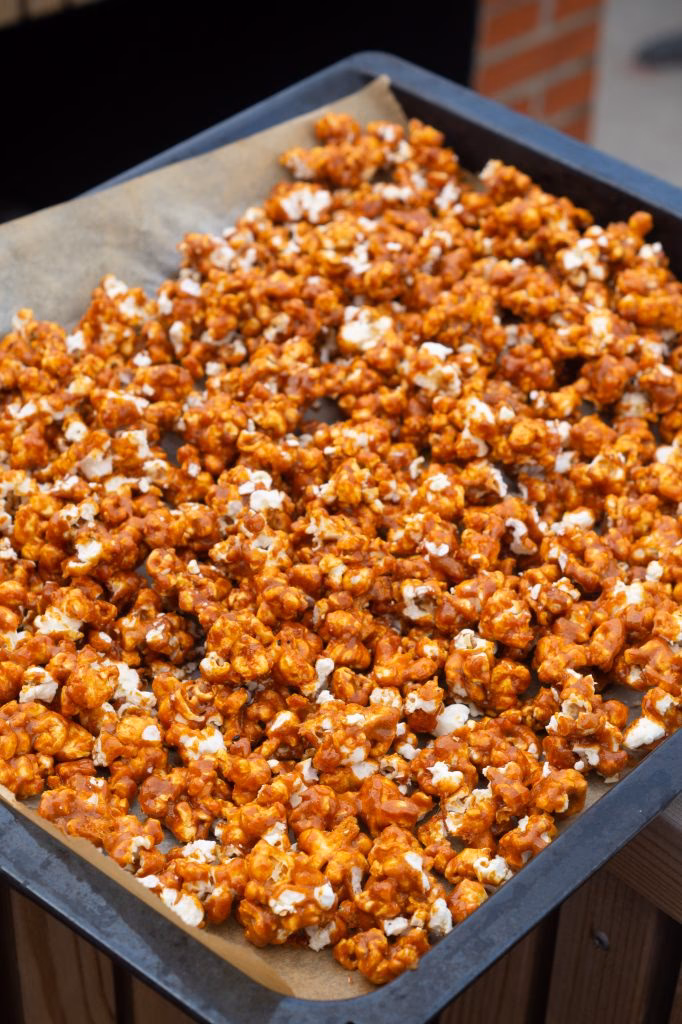 Hvordan laver man popcorn med smag?