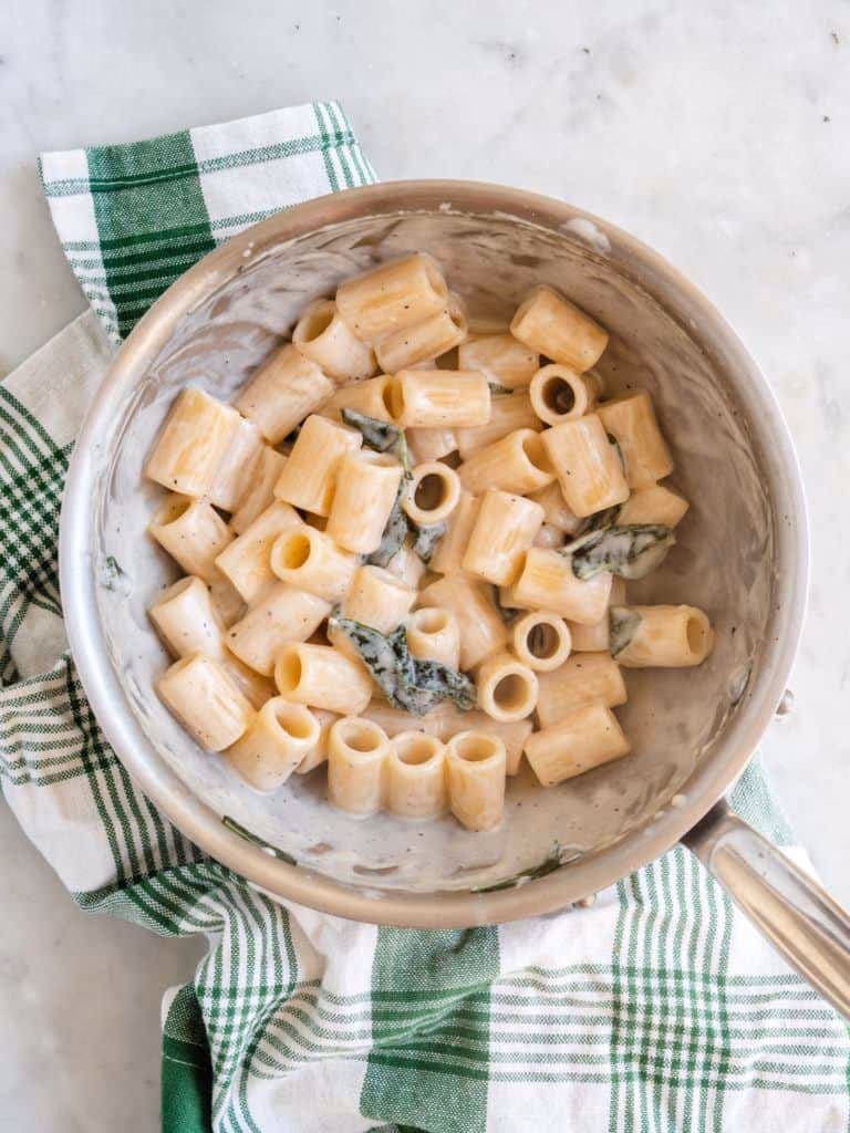 Hvad passer sammen med salvie?