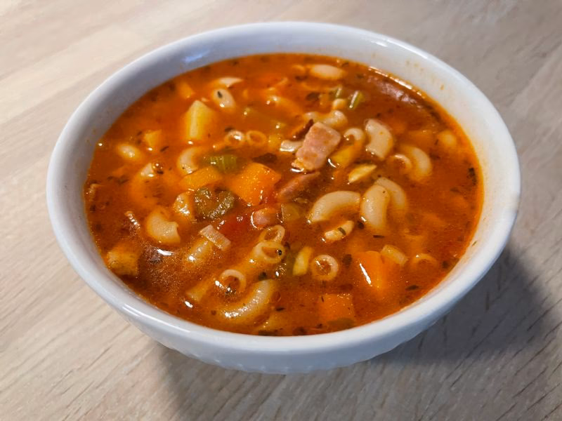 Hvad er der i minestronesuppe?