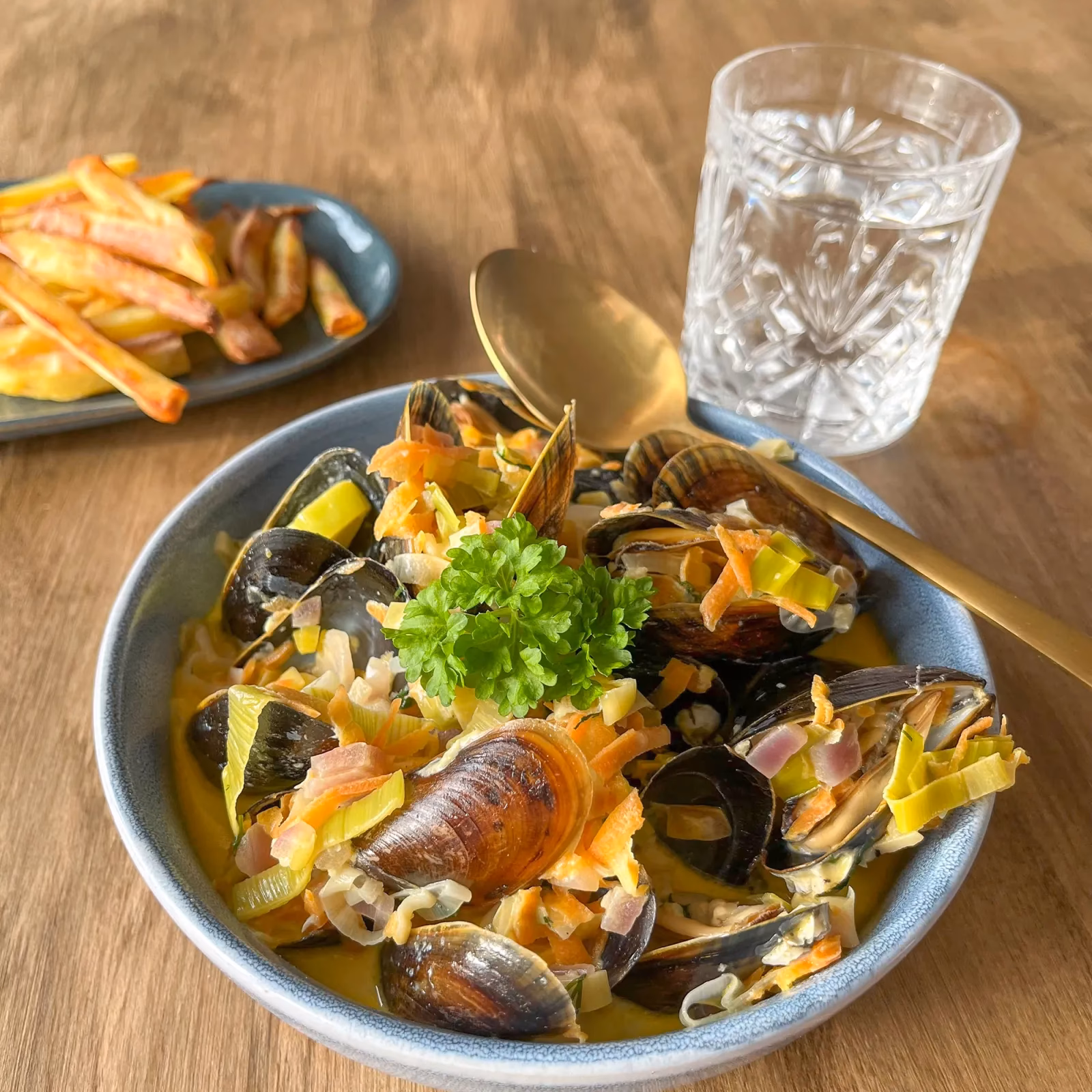 Hvordan spiser man moules frites?