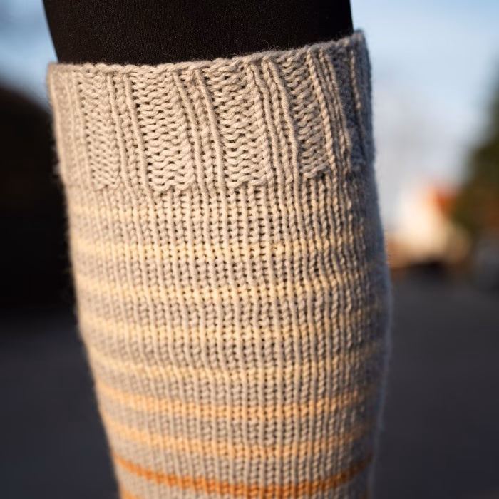 Kan man strikke benvarmere på rundpind?