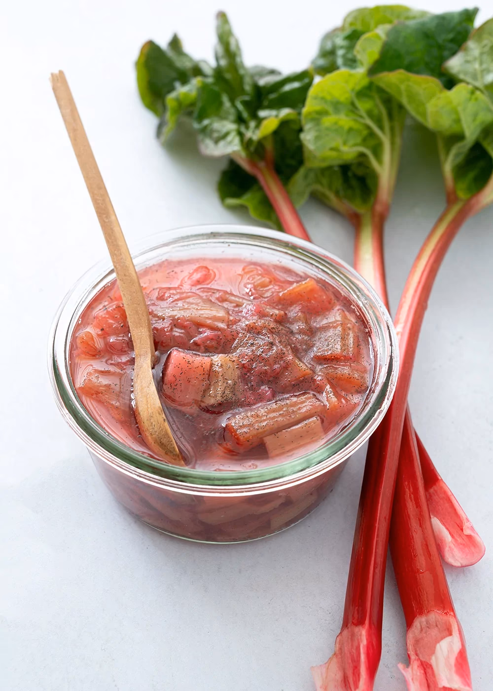 Hvad kan man lave med rabarber kompot?