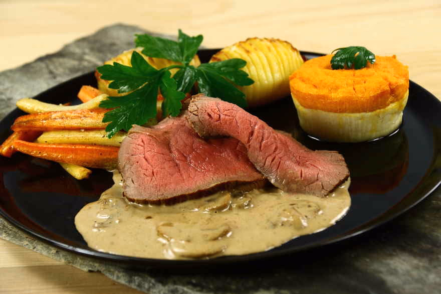 Hvor lang tid skal en roastbeef have i ovnen?